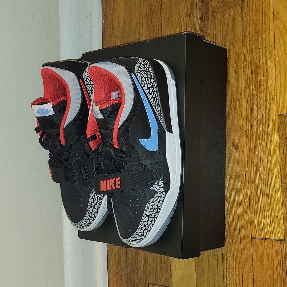 Jordan Legacy 312 low. US Men's 9/Women's 10.5